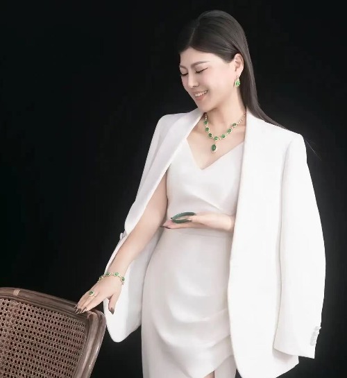 叶彤(和田玉藏收玉文化领军人物)
