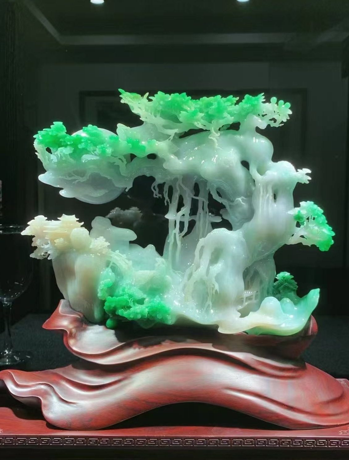 阿伟(翡翠主播)